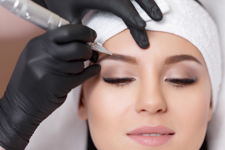 Séance de maquillage permanent chez Ô-céane à Gland